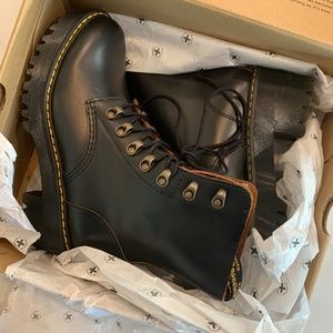 NWT Dr. Martens Leona Heeled Boot